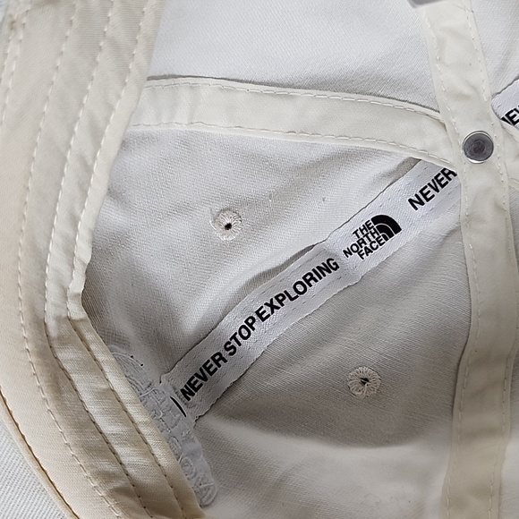 The North Face Cotton Hat. Unisex Adjustable - Picture 6 of 8